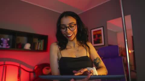 Snapshot of aura_soul_ chatting on 11-07-25, 04:45 A U R A online show from 11-07-25, 04:45