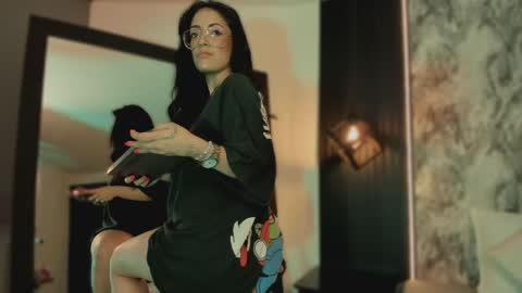 Aura online show from 04-17-26, 02:31