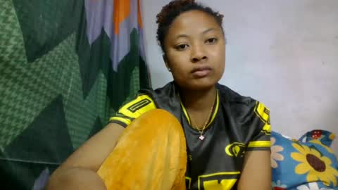 Snapshot of aurelie08 chatting on 06-12-26, 06:51 aurelie08 online show from 06-12-26, 06:51
