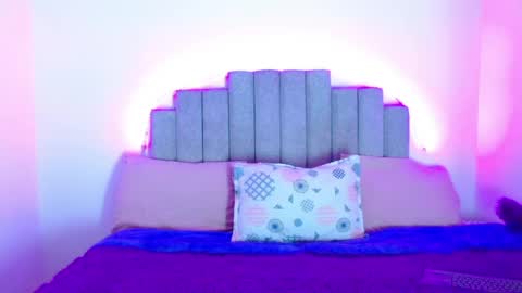 Snapshot of aurimelvalentina chatting on 05-28-26, 10:45 aurimel valentina online show from 05-28-26, 10:45