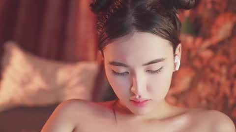 Nayeon online show from 12-20-24, 06:13