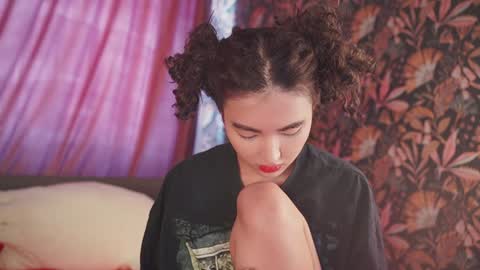 Nayeon online show from 12-22-24, 08:38