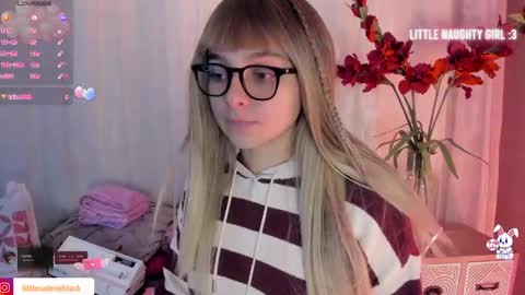 Snapshot of aurora_blaack chatting on 11-22-25, 05:28 val online show from 11-22-25, 05:28