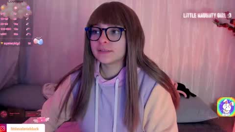 Snapshot of aurora_blaack chatting on 11-30-25, 02:43 val online show from 11-30-25, 02:43