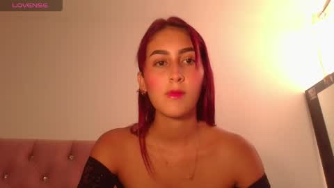 Snapshot of aurora_petit_ chatting on 05-28-26, 08:39 aurora petit online show from 05-28-26, 08:39