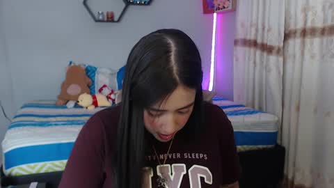 Snapshot of aurora_shy_ chatting on 12-18-24, 01:05 Aurora  online show from 12-18-24, 01:05