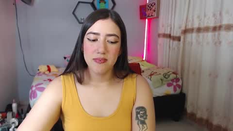 Snapshot of aurora_shy_ chatting on 02-08-25, 01:32 Aurora  online show from 02-08-25, 01:32