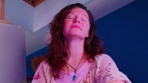 auroraborealis__ online show from 12-21-25, 06:20