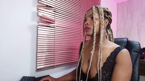 Ariana online show from 10-12-25, 03:49