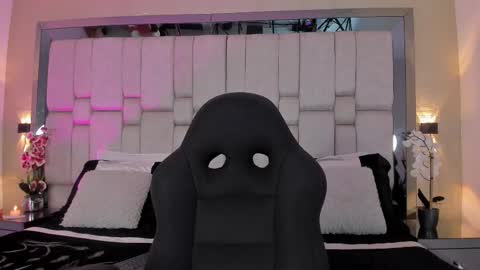 Aurora  online show from 10-27-25, 07:40