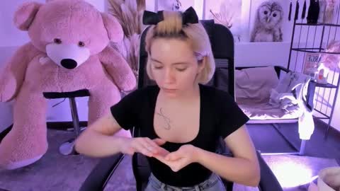 aurorawrenfield online show from 12-02-25, 04:40