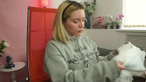 aurorawrenfield online show from 04-25-26, 04:26