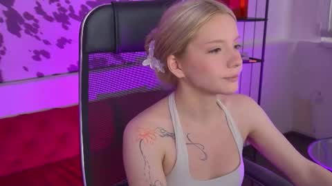 aurorawrenfield online show from 06-22-26, 03:25