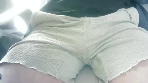 Snapshot of aussie5892 chatting on 09-11-25, 12:22 Justin online show from 09-11-25, 12:22