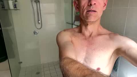 Aussie azza online show from 10-08-25, 03:37