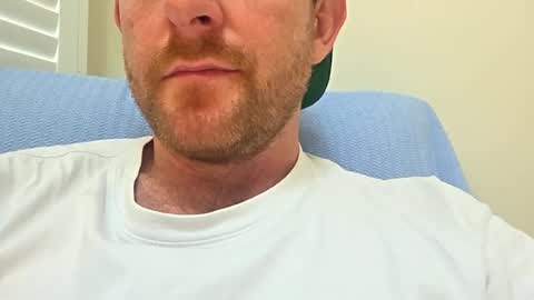 Snapshot of aussie_dadbod6969 chatting on 06-11-26, 12:32 aussie_dadbod6969 online show from 06-11-26, 12:32