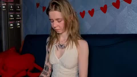 Snapshot of austeja_ona chatting on 05-20-26, 07:09 Aya online show from 05-20-26, 07:09