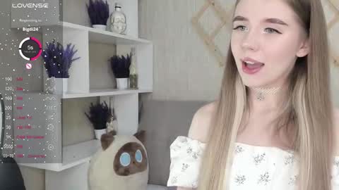 Snapshot of auto_baby chatting on 09-25-25, 11:14 Dasha online show from 09-25-25, 11:14