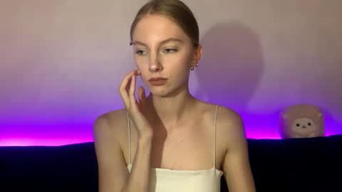 Snapshot of autumnroginson chatting on 09-19-25, 05:02 Annie online show from 09-19-25, 05:02