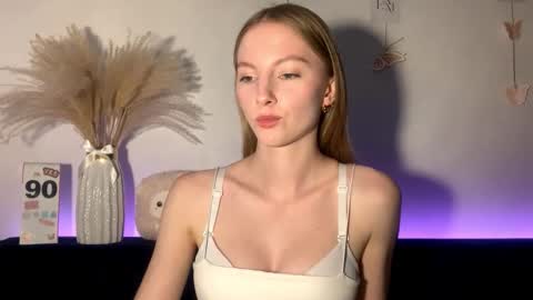 Snapshot of autumnroginson chatting on 09-21-25, 03:02 Annie online show from 09-21-25, 03:02