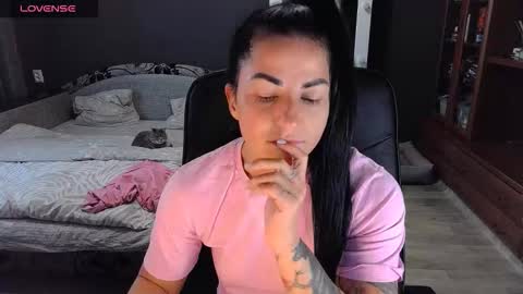 Ava online show from 11-22-25, 10:58