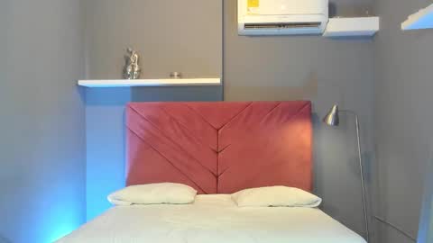 Snapshot of ava_luz chatting on 12-20-25, 07:43 ava_luz online show from 12-20-25, 07:43