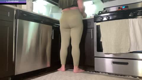 Snapshot of avabradley chatting on 10-01-25, 12:27 Ava . Support my channel by using my affiliate link to make your account  Thanks  online show from 10-01-25, 12:27