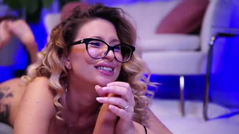 Ava online show from 11-09-25, 05:39