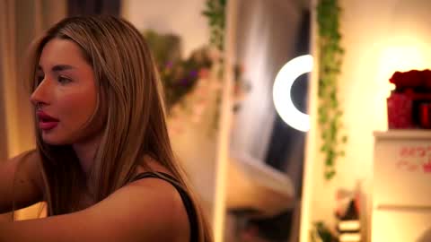 Carina online show from 02-25-25, 01:41