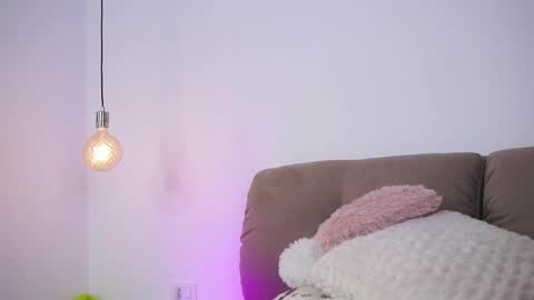 Carina online show from 04-21-26, 05:06