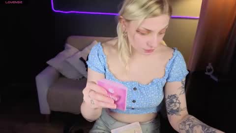 Snapshot of avasun chatting on 03-08-26, 01:04 avasun online show from 03-08-26, 01:04