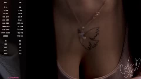 Snapshot of avelyssa chatting on 10-13-25, 11:21 Goddess Alyssa   online show from 10-13-25, 11:21