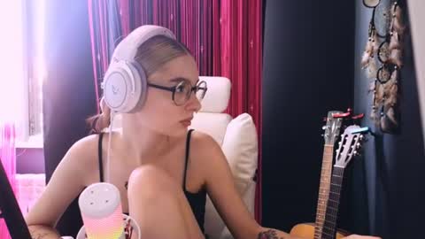 Avriel online show from 06-11-26, 03:04