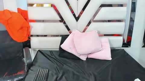 avi_thomsonn_ online show from 06-14-26, 02:24