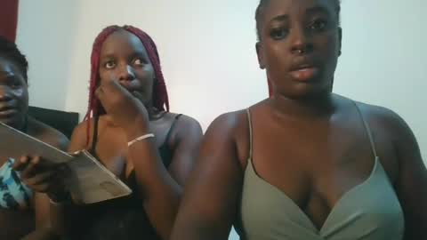 Snapshot of avian_babe1 chatting on 06-16-26, 12:24 avian_babe1 online show from 06-16-26, 12:24