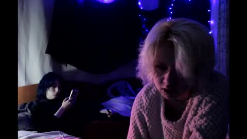 Snapshot of avny_loki chatting on 10-10-25, 02:54 Avny online show from 10-10-25, 02:54