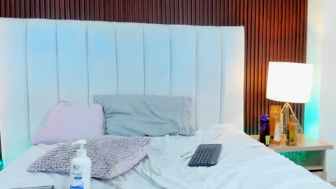 Javier y Lorena online show from 01-24-25, 06:25