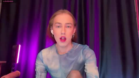 avril_pearly_ online show from 12-15-25, 11:58