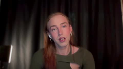 Snapshot of avril_pearly_ chatting on 05-11-26, 11:05 avril_pearly_ online show from 05-11-26, 11:05