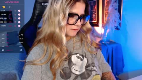 Avrill Morgan online show from 12-21-24, 01:04