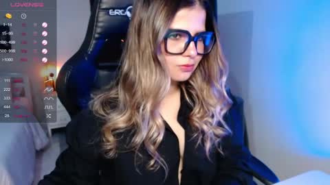 Snapshot of avrill_morgan chatting on 05-15-26, 07:43 Avrill Morgan online show from 05-15-26, 07:43