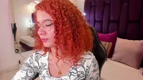 Avril  online show from 11-26-25, 11:44