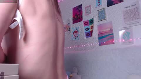 Snapshot of avrora_sweetyme chatting on 10-19-25, 06:19 avrora_sweetyme online show from 10-19-25, 06:19