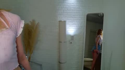 Snapshot of aweryuwu chatting on 10-29-25, 06:59 aweryuwu online show from 10-29-25, 06:59