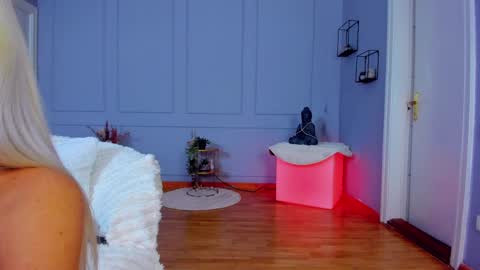 Ella online show from 04-19-26, 04:12