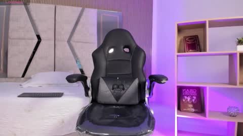 axel_grey_ online show from 02-27-26, 01:11