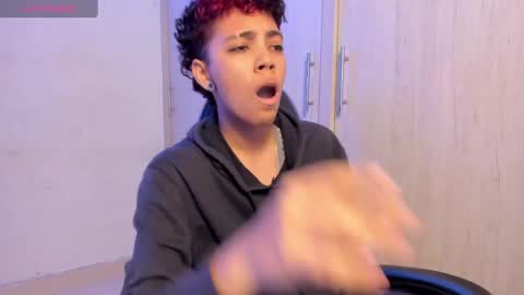 Axel online show from 04-14-26, 02:45