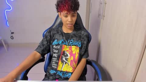 Axel online show from 04-15-26, 01:51