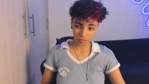 Axel online show from 04-19-26, 01:43