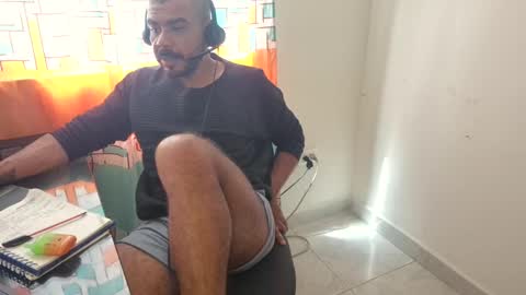 Axel online show from 11-19-25, 05:46